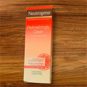 Neutrogena Refreshingly Clear Moisturiser with Pink Grapefruit